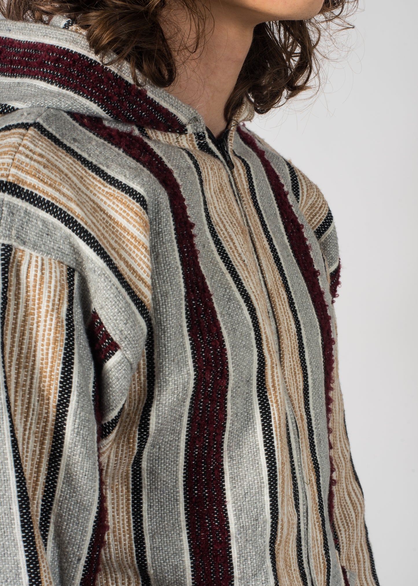 Zoom sur la veste à rayure artisanal brodé Barbary Coast