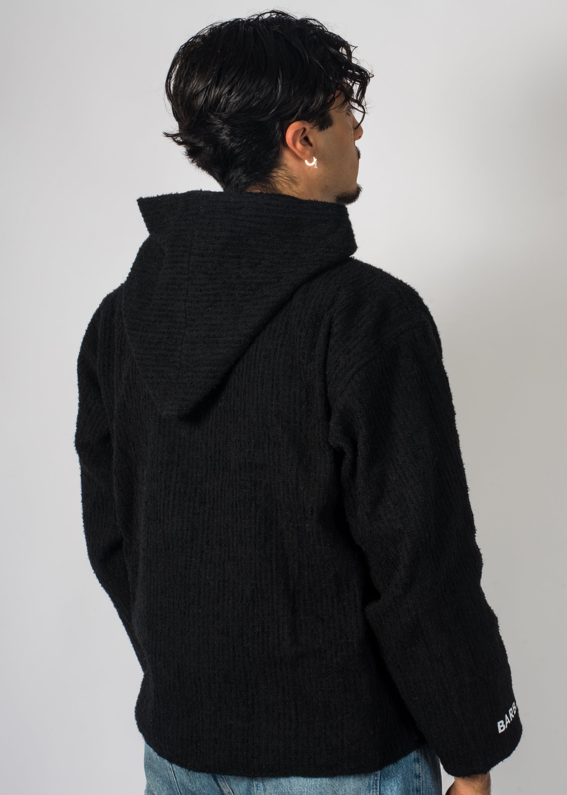 Mannequin avec une veste Charbon de Barbary Coast artisanal tissé à la main.